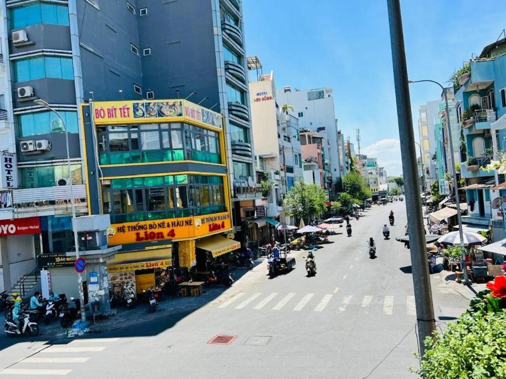Hotel Son Tung - De Tham Street *
