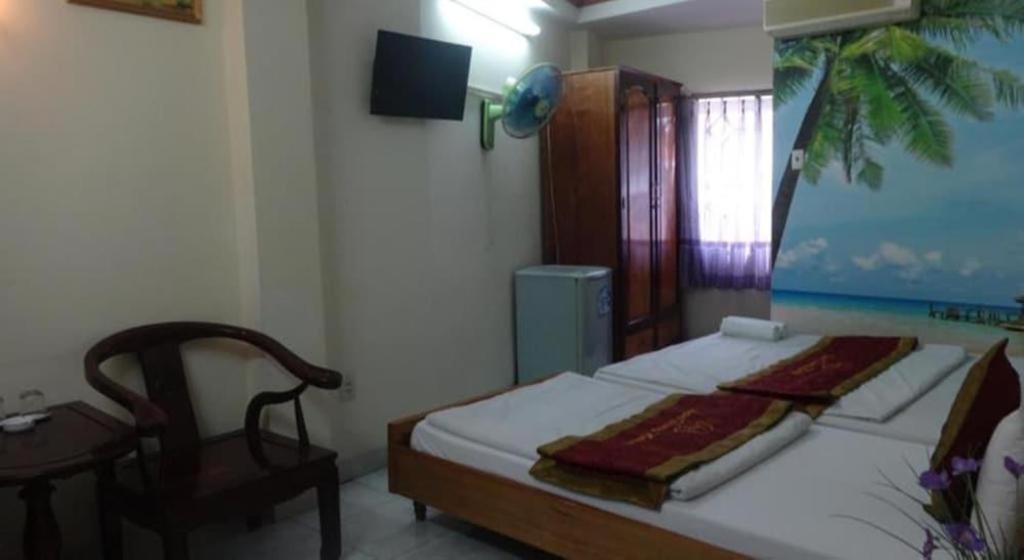 Hotel Son Tung - De Tham Street *