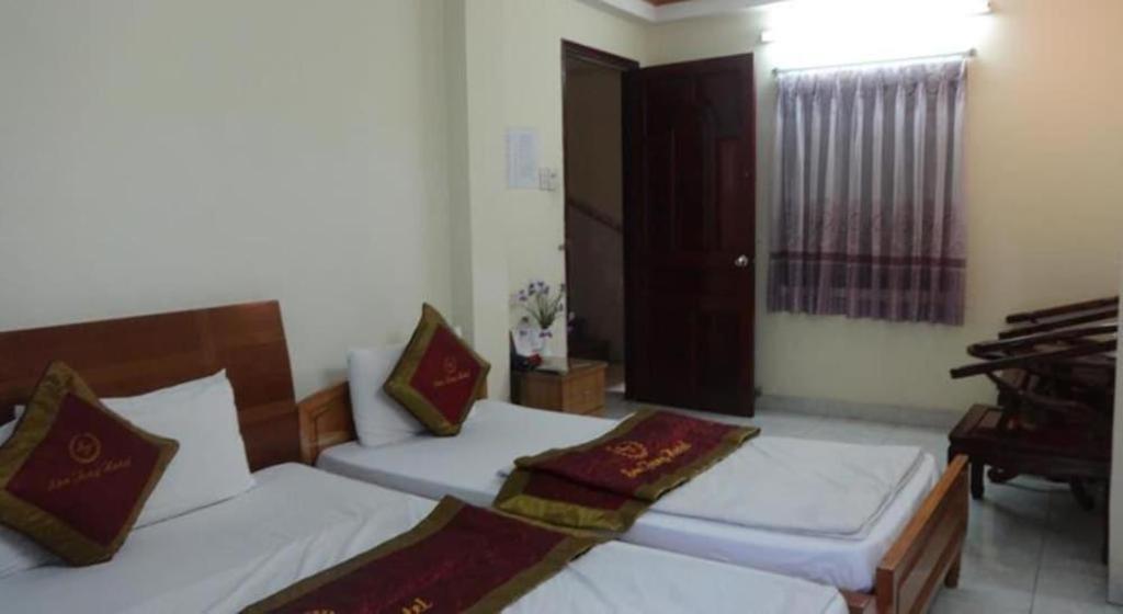 Hotel Son Tung - De Tham Street *